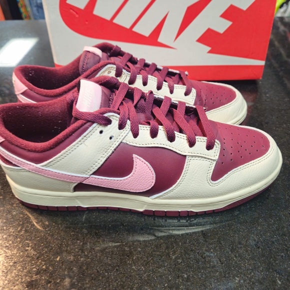Nike Dunk Low Retro PRM 'Valentine's Day' (2023)
SKU: DR9705-100 sz 9.5 - Picture 4 of 12